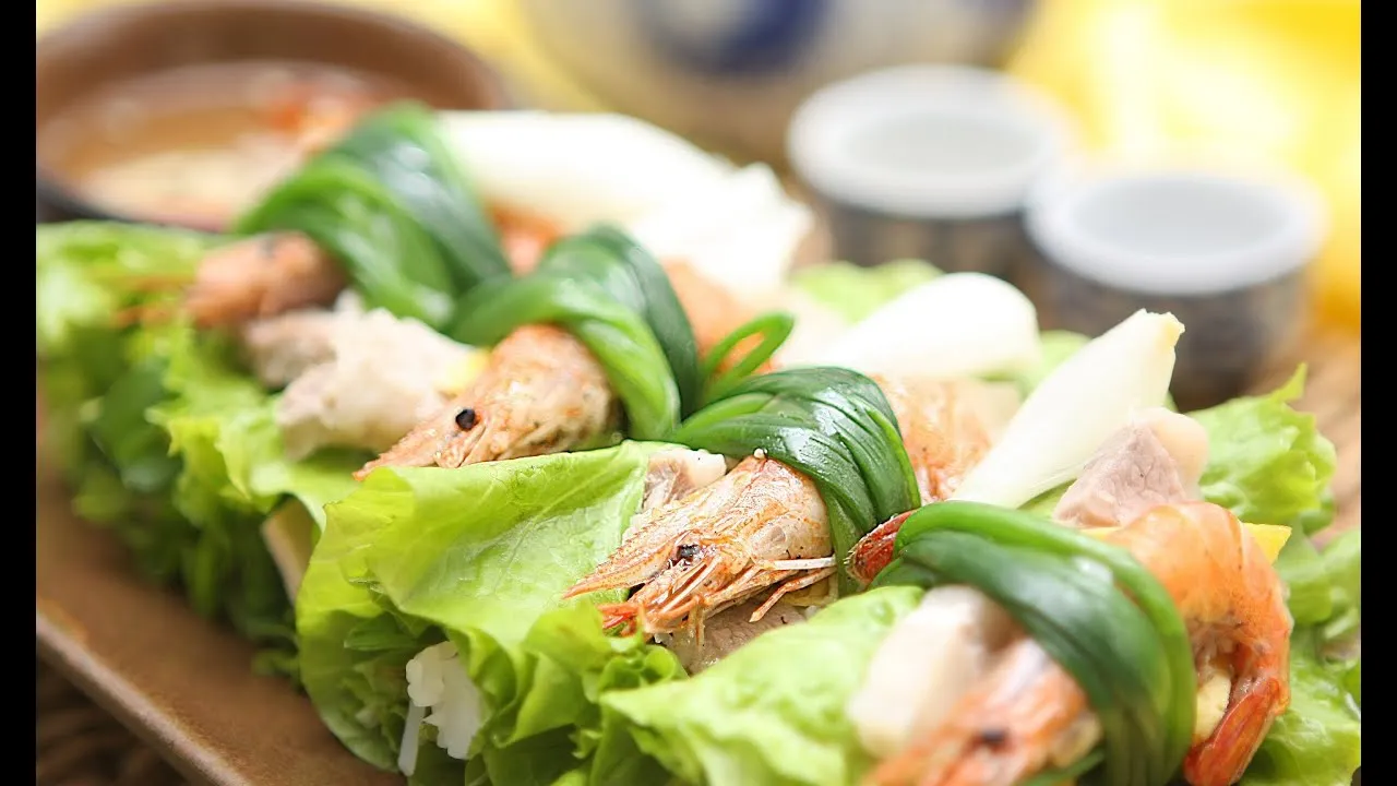 Hành cuốn tôm thịt thơm ngon, tinh tế